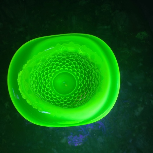 Fenton topaz  Opalescent hobnail mini hat-shaped bud vase - Picture 4 of 11